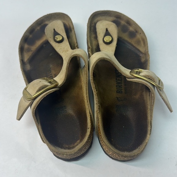 Used Birkenstock flip flop Beige Sandals with Gold Buckle women’s size 38 - Picture 5 of 6